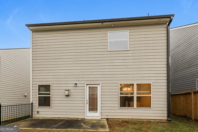 Building Photo - 3949 Lake Manor Way