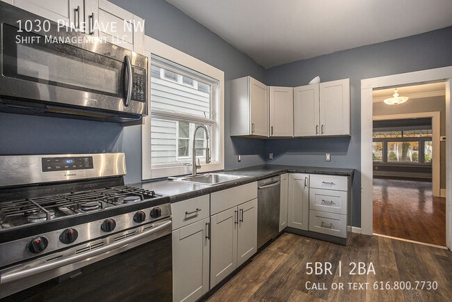 Building Photo - 1030 Pine Ave NW