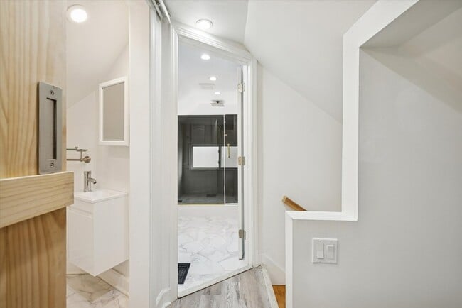 Building Photo - 3831 N New England Ave