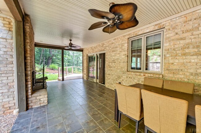 Building Photo - 237 Golf Course Trail