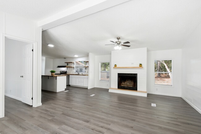 Building Photo - 36375 Longleaf Dr