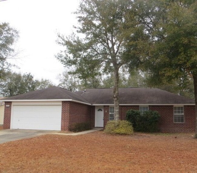 Primary Photo - Easy access to shopping & interstate!