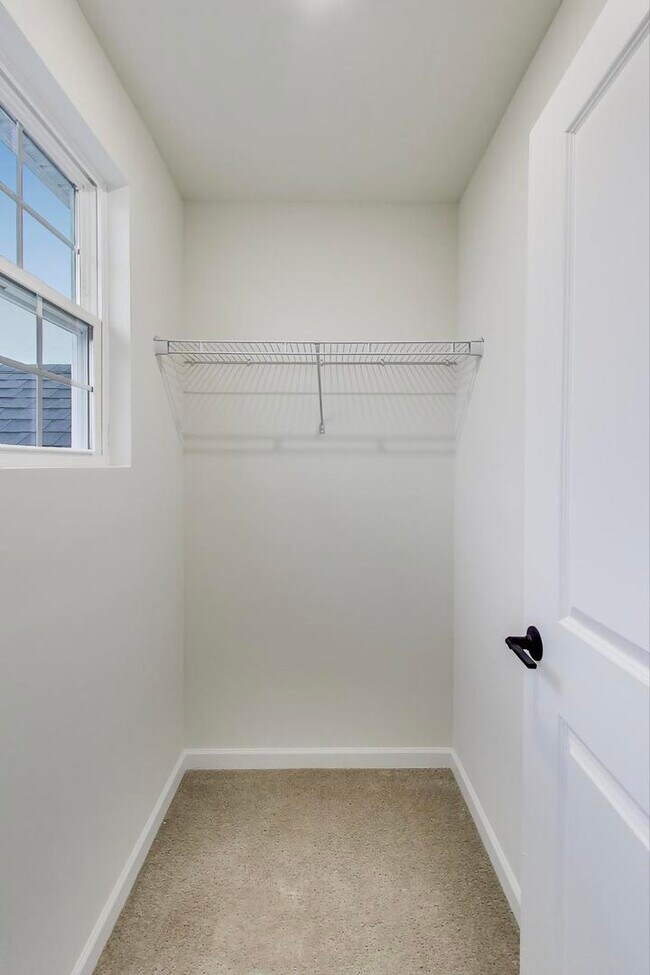 Building Photo - 2240 Bent Grass Wy