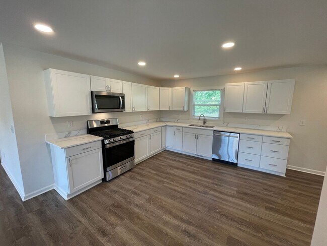 Building Photo - Completely remodeled 3/2 House- $2,150