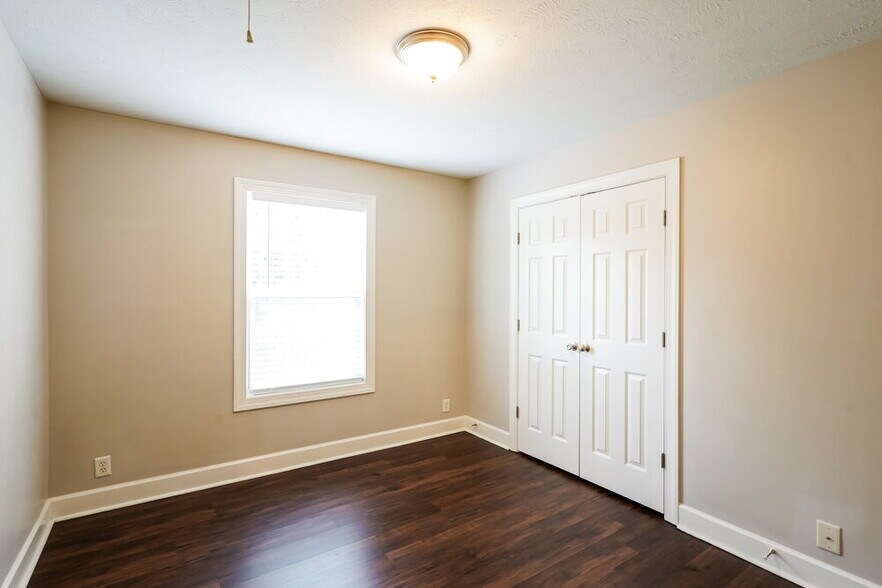 Building Photo - 1636 Bridgecrest Dr