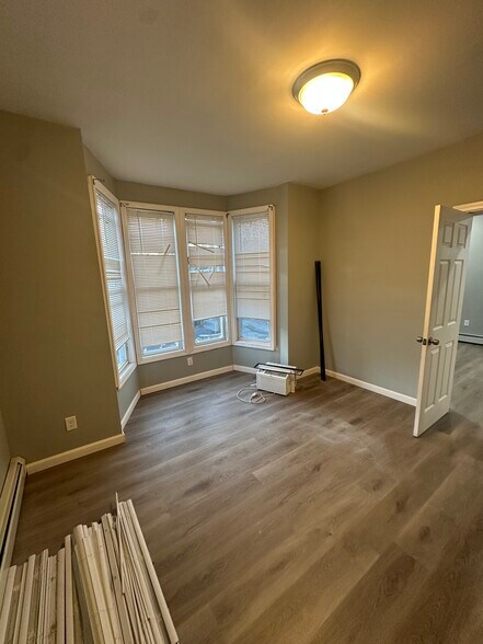 Building Photo - 406 Cahill St