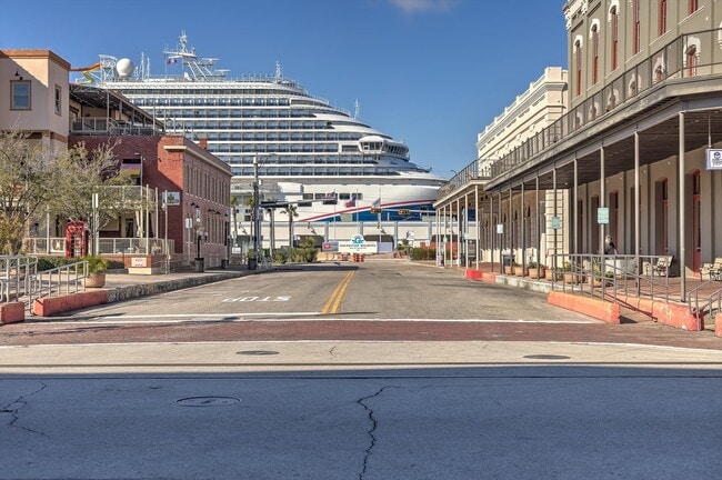 Building Photo - 2206 The Strand