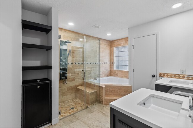 Building Photo - 127 Sagewood Dr