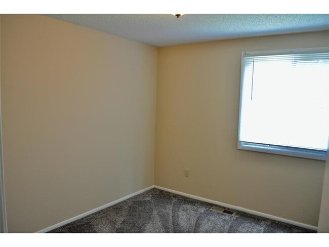 Building Photo - 335 Elan Ct