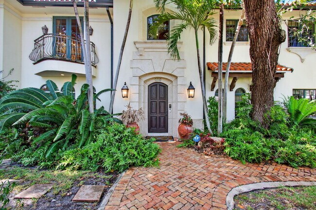 Building Photo - 745 Oleander St