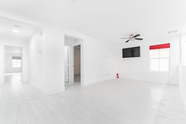 Building Photo - Immaculate 4 bedroom, 2 and 1 3/4 bath home located in the exclusive Master Planned Community Ins...