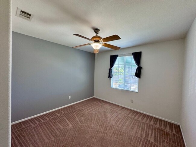 Building Photo - Beautiful Two Story 5 bedroom Home in the ...