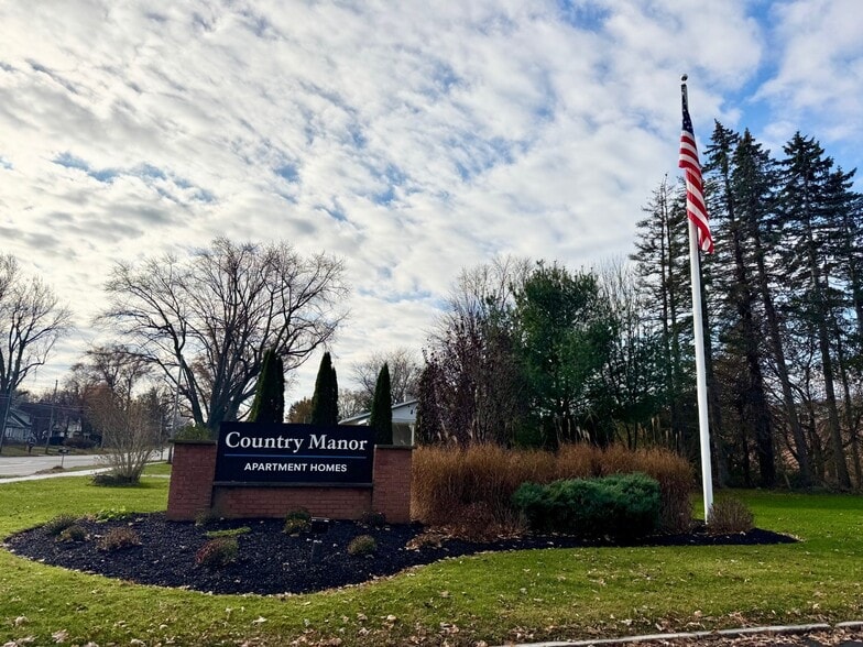 Building Photo - Country Manor Apartment Homes