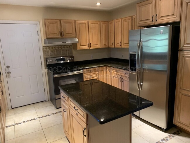 Building Photo - 11720 Eisenhower Ln