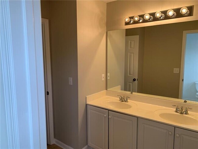 Building Photo - 1401 Redbud Way