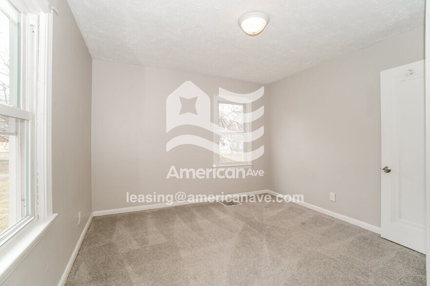 Building Photo - 810 Broer Ave