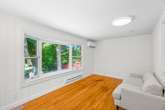 Building Photo - 567 Poplar St