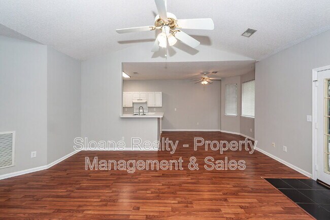 Building Photo - 1584 Kentwood Cir