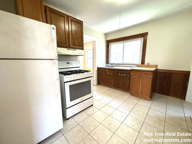 Building Photo - 20 Hunnewell Ave