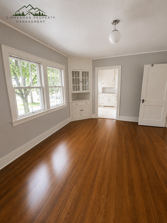 Building Photo - 3 bedroom 2 bathroom bungalow