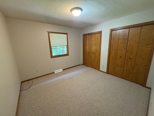 Building Photo - 2 bedroom for rent