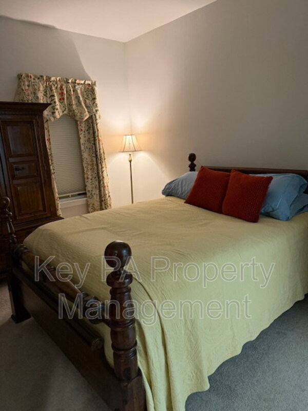 Building Photo - 659 Thomas Penn Dr