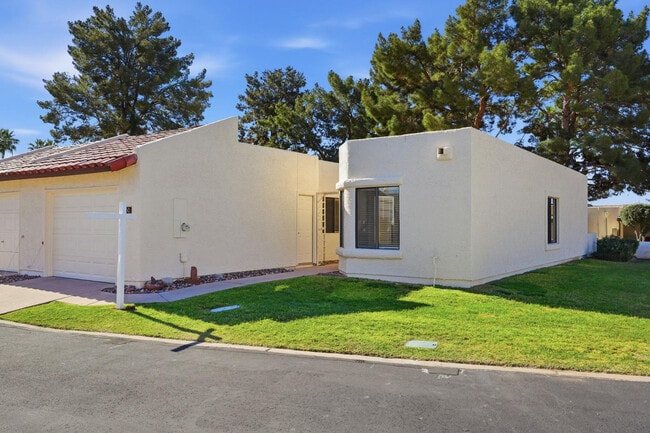 Building Photo - 650 S Arrowwood Way