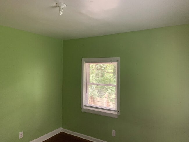 Building Photo - Move-in ready 1 Story Duplex located in th...