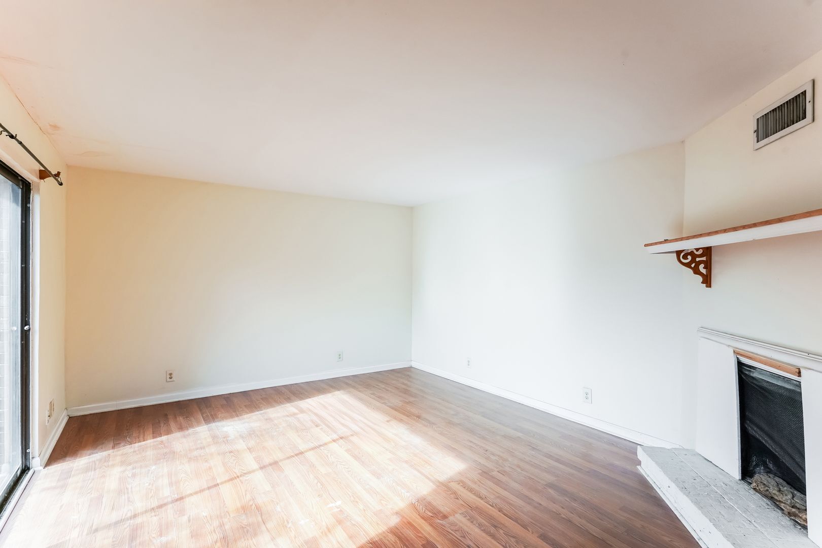 Building Photo - 136 Cedarwood Ln