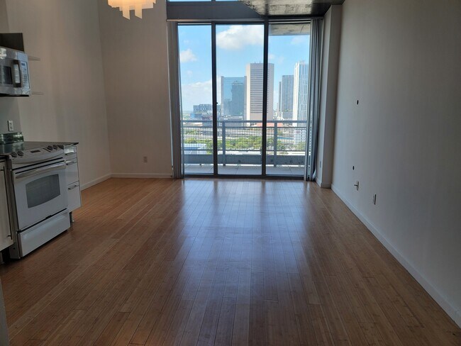 Building Photo - 690 SW 1st Ct