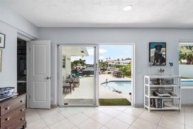 Building Photo - 4510 Bayview Dr