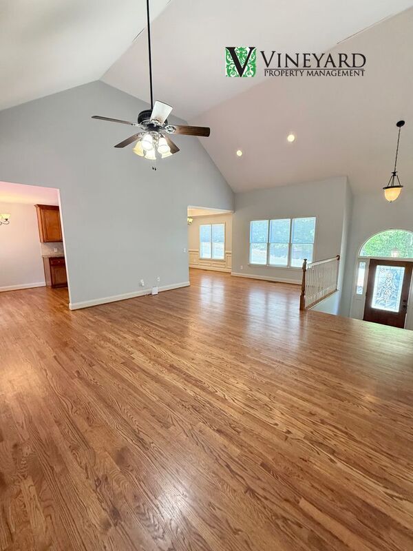 Building Photo - 102 Oak Ridge Trail