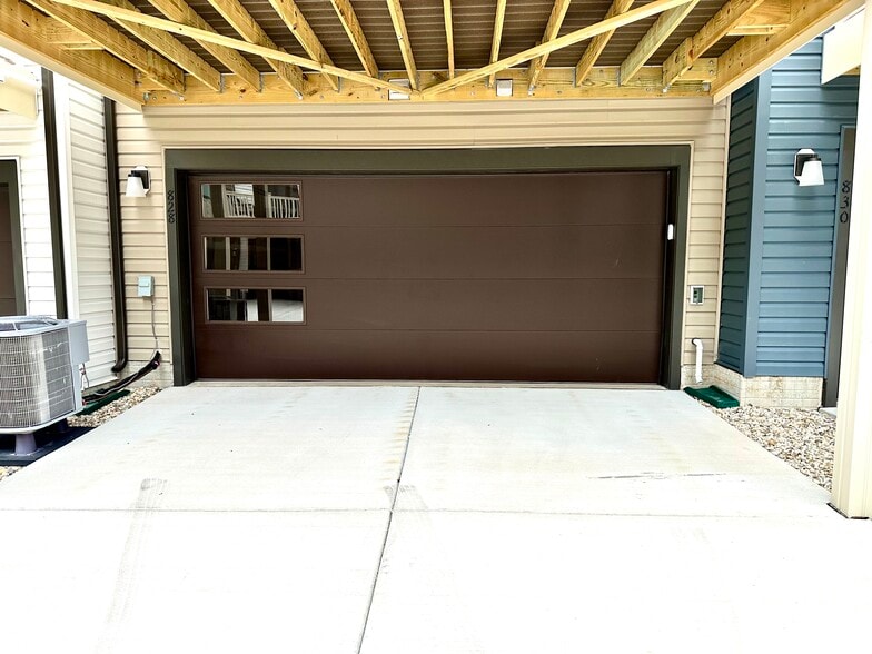 Building Photo - 828 Teacher Mitchell Rd