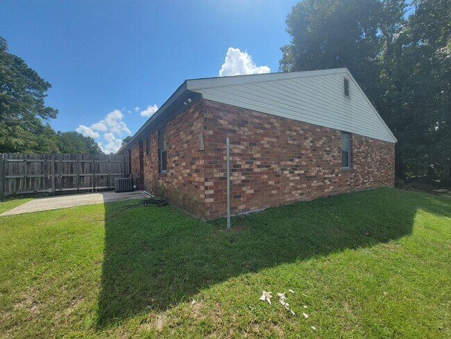 Building Photo - 4615 Renee St