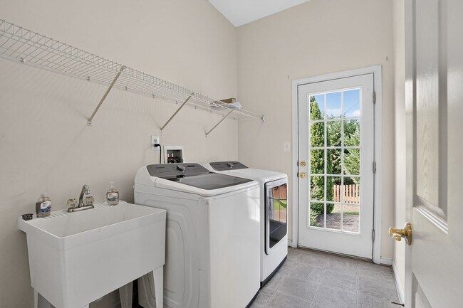 Building Photo - 44331 Apache Cir
