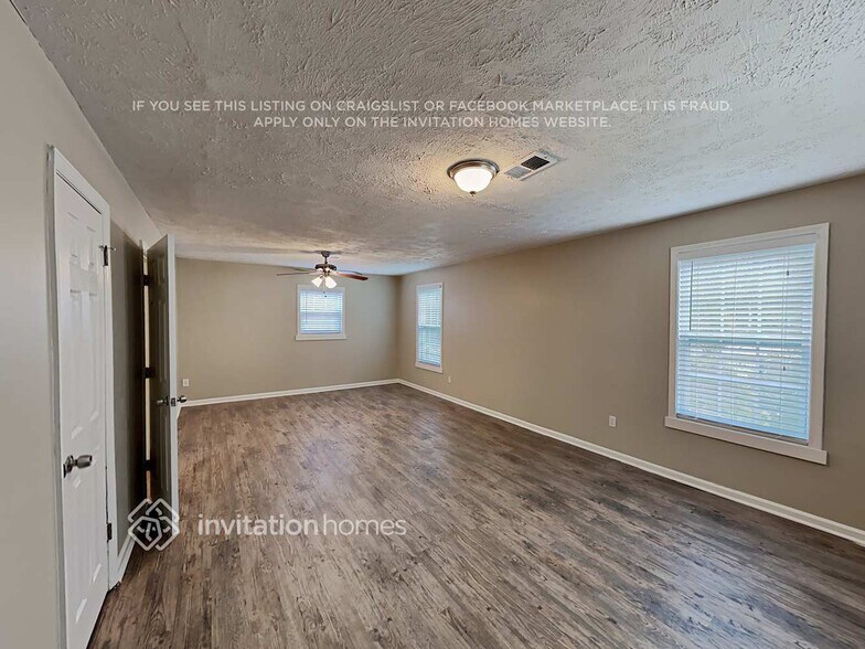Building Photo - 595 Rivercrest Dr