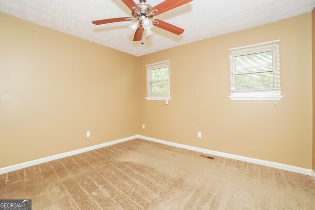 Building Photo - 4872 Pebblebrook Dr