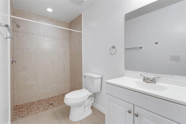 Building Photo - 3524 SW 17th Ave