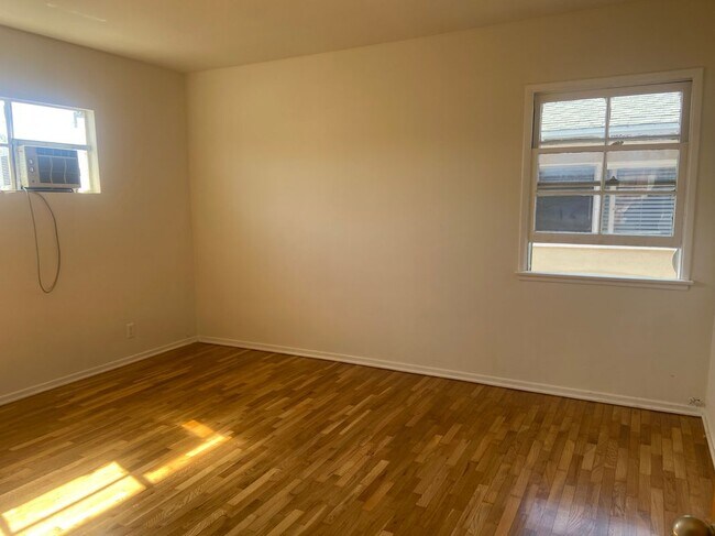 Building Photo - 1466 S Sherbourne Dr