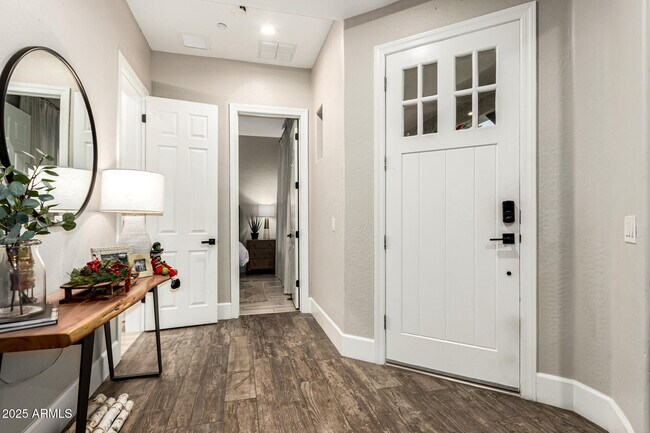 Building Photo - 9250 E Via De Vaquero Dr