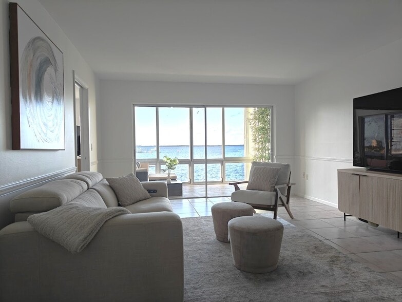 Building Photo - 410 Wilma Cir