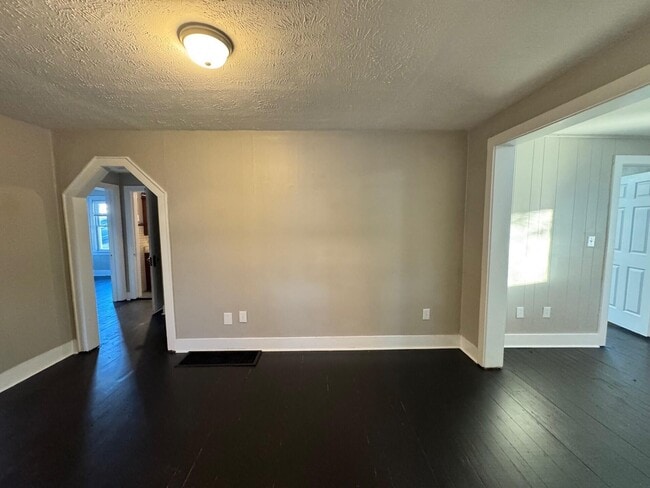 Building Photo - 211 Langford Ct