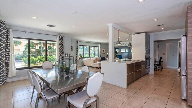 Building Photo - 201 NE 26th Ave