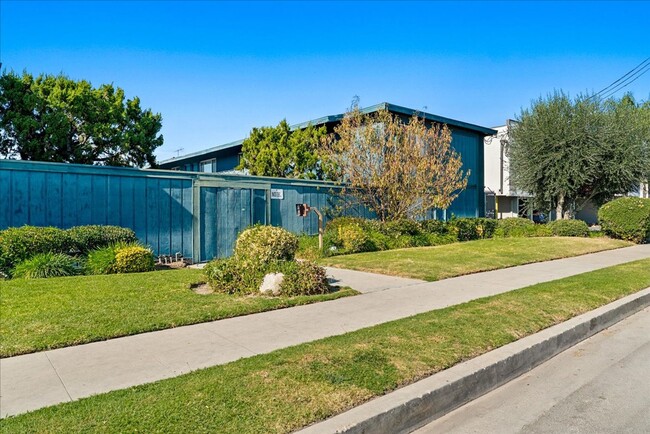 Building Photo - 7733 Laurel Canyon Blvd