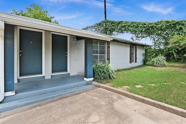 Primary Photo - 2712 St Edwards Cir