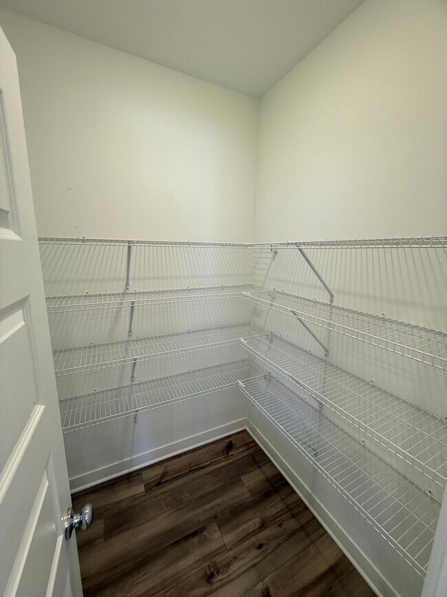 Building Photo - 1046 Elmwood Ln