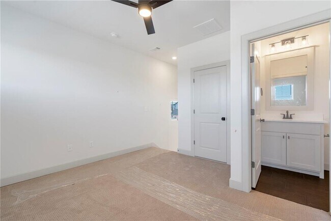 Building Photo - 1231 Mammoth St