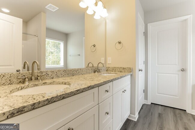 Building Photo - 118 Mineral Springs Ln