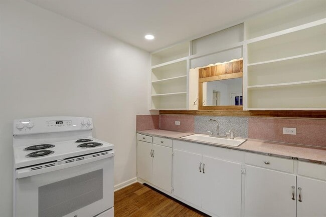 Building Photo - 302 Olive St