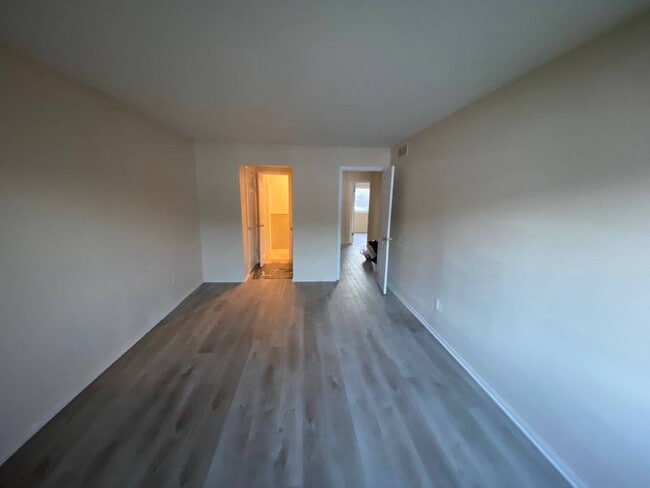 Building Photo - 14 Tarragon Dr